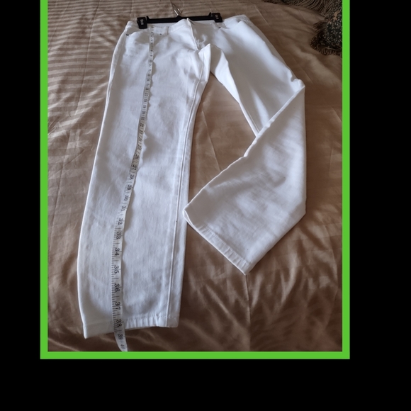 Michael Kors white jeans. Midrise skinny. Size regular 10. - Picture 5 of 6